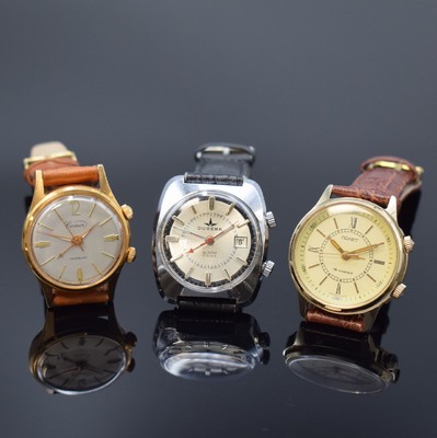3 Armbandwecker: COMOR, DUGENA und POLJOT, vergoldet oder verchromt, alle Handaufzug, Schweiz/UDSSR um 1960 bis 1990, Comor: rotverg. AS Kal. 1475, ...