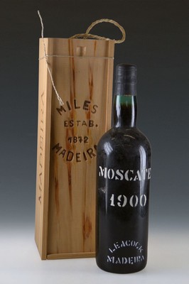 1 Flasche 1900 Leacock Madeira Moscatel, Vinho da Madeira Portugal, abgefüllt 1985, ca.750ml, 21% Vol., Füllhöhe 2 cm unter Etikett, in Holzkiste, ...