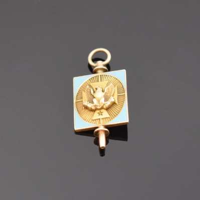 Ausgefallener emaillierter Korrekturschlüssel in 10k Gold, USA erste Hälfte 20. Jhd., Amerikanischer Adler auf Kreuz, Gew. ca. 6g, in ...