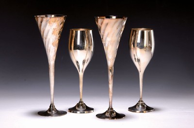 12 und 6 Sektkelche, deutsch, 1950er/60er Jahre, Metall versilbert, 12x in sich gedreht, H. ca. 24cm, 6x glatte gebauchte Form, H. je ca. 20cm