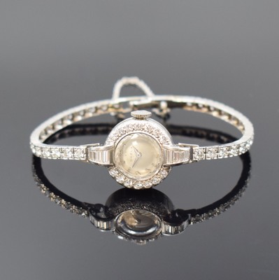 Damenschmuckuhr in WG 585/000, Schweiz um 1937, Handaufzug, Lünette wie Bandanstöße u. einzelne Bandglieder aufw. mit Diamanten bes., zus. ca. 3 ...