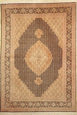 Täbriz fein(50 Raj), Persien, ca. 50 Jahre,Korkwolle mit Seide, ca. 220 x 152 cm, leicht verblasst, EHZ: 1-2