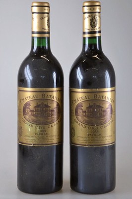 2 Flaschen 1988 Chateau Batailley, Pauillac,je ca. 750ml, 12,5% Vol., Into Neck, Etikettenl. lädiert
