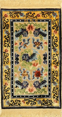 Seiden"Imperial-Peking", signiert, China, um 1930/1940, reine Naturseide (Metallbroschiert), ca. 121x 75 cm, gereinigt,EHZ: 1