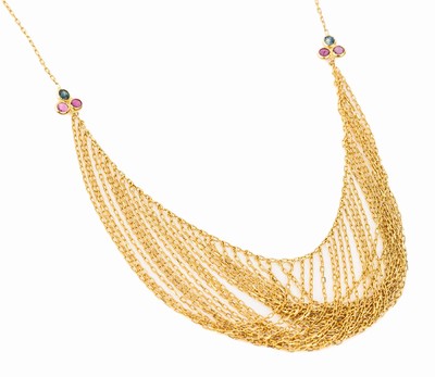 18 kt Gold Collier, GG 750/000, Mittelteil mit 46-reihiger Abhängungen, seitl. je 2 rundfacett. Rubine und 1 rundfacett. Saphire zus. ca. 0.25 ct ...