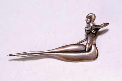 Paul Wunderlich, 1927-2010, Brosche, "Odaliske", um 2000, 925er-Silber, verso signiert und gemarkt, Tragespuren bzw. berieben, 12g, ca. ...