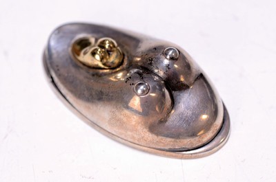 Paul Wunderlich, 1927-2010, Anhänger, 925er -Silber, weiblicher Torso, unsigniert, Tragespuren bzw. berieben, 30g, ca. 4,5x2,5 cm