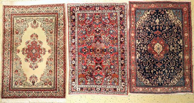Konvolut aus 3 Sarogh, Persien, ca. 50 Jahre, Wolle auf Baumwolle, ca. 155 x 107 cm, EHZ: 2