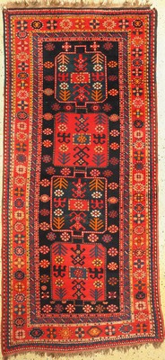 Kazak alt, Kaukasus, um 1920/1930, Wolle auf Wolle, ca. 257 x 117 cm, EHZ: 3