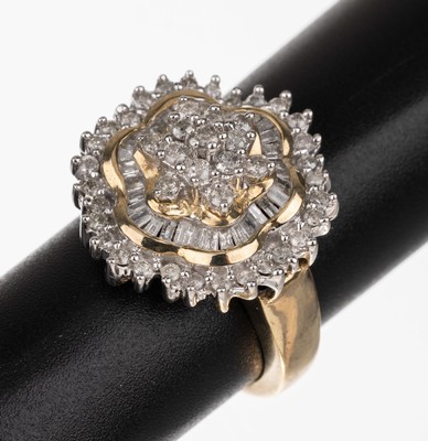 10 kt Gold Diamant-Ring, GG/WG 416/000, Brillanten und Diamant-Baguettes zus. ca. 1.20 ct Weiß/si-p, RW 55, total ca. 6.3 g