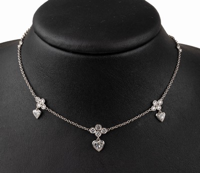 18 kt Gold Diamant-Collier, WG 750/000, 3 Diamant-Herze und 18 Brillanten zus. ca. 1.80 ct Weiß/si, zierlich, L. ca. 40.5 cm, total ca. 4.7 g, ...