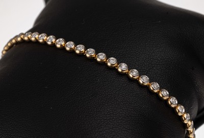 14 kt Gold Linienarmband, GG/WG 585/000, Brillanten zus. ca. 1.20 ct Weiß/si,L. ca. 18.7 cm, Kastenschloß mit Sicherheitsacht