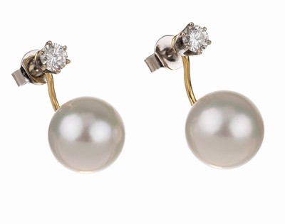 Paar 14 kt Gold Perl-Brillant-Ohrstecker, /WG 585/000, 2 feine Südseezuchtperlen D ca. 10.5 mm, Fassung GG 750/000, 2 Brillanten zus. ca. 0.44 ct ...