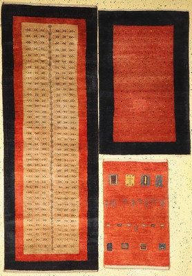 Konvolut 2 Loribaft, 1 Gabbeh, Persien, ca.30 Jahre, Wolle auf Baumwolle, ca. 240 x 85 cm & 130 x 80cm, EHZ: 2