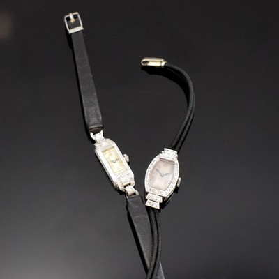 2 Diamantbesetzte Art-Deco Damenuhren in Platin und WG 750/000, Schweiz um 1930, Handaufzug, 1.) Baume & Mercier Baguette-Geh. in WG 750/000, ...
