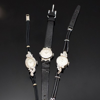 OMEGA / LONGINES / HAMILTON 3 Diamantbesetzte Damenuhren in WG 585/000 und 750/000, Schweiz / USA um 1960, Handaufzug, neutrale gedr. Geh., silb. ...