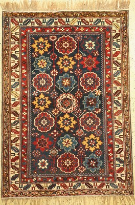 Antiker Blüten-Schirwan, Kaukasus, 19.Jhd, Wolle auf Wolle, ca. 182 x 131 cm, EHZ: 2