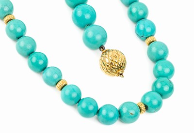 Collier mit Türkiskugeln, Kugelschließe 18 kt Gold, GG 750/000, GG-Zwischenelement, Türkiskugeln Durchm. ca. 14 mm, L ca. 61.5 cm