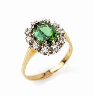 14 kt Gold Turmalin-Brillant-Ring, GG/WG 585/000, ovalfacett. Turmalin ca. 2.30 ct, 10 Brillanten zus. ca. 0.40 ct Weiß/vs-si, ca. 4.0 g, RW 57