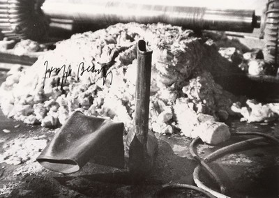 Josef Beuys, 19251 - 1986, Fotografie, Technik: Gelatinesilberabzug, handsigniert, rückseitig nummeriert 30/36, aus 1975, Hrsg. Edition Edmund ...