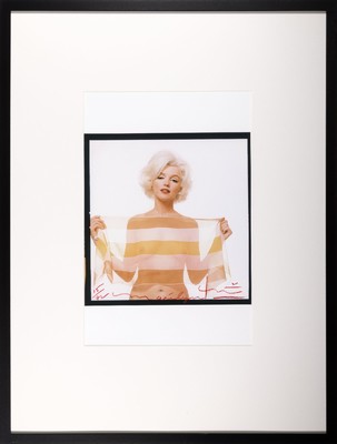 Bert Stern, 1926-2013, Fotografie auf dickem, mattem Fotopapier, "Marilyn Striped Scarf", handsign., num. 15/72, verso nochmals handsign., ...