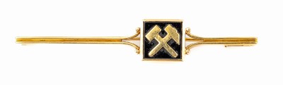 14 kt Gold Onyx-Brosche, GG 585/000, 1956, länglich mit rechteckiger Onyxplatte mit aufgelegtem Hammer und Meißel, L. ca. 6 cm, ca. 5.2 g