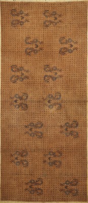 Sogan Solo Tulis, Batik, Java, um 1970, Baumwolle, Adaption eines königlichen Motivs mit sich gegenüberstehendem Drachenpaar, EHZ: 1-2, ca. 242 x ...