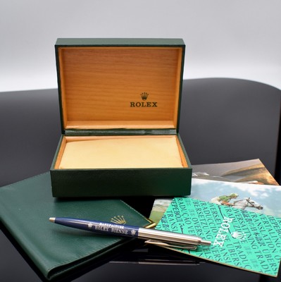 ROLEX Set bestehend aus Box, 3 Beschreibungen, Kugelschreiber und Ledermäppchen, Schweiz, 1) Box Ref. 10.00.01 (inlay neutral ers.), 2) ...