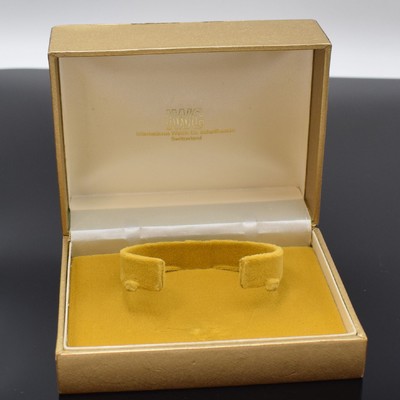 IWC seltene goldene Box für Armbanduhr, Schweiz um 1965, passend z. B. für Ingenieur u. andere Modelle, M. ca. 5,5 x 12,4 x 9,5 cm, mit Spange, ...