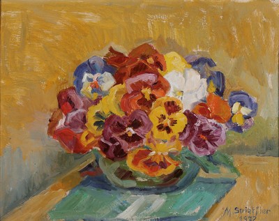 Marie Strieffler, 1917 Landau - 1987, Blumenstillleben mit Stiefmütterchen, Öl/Platte, signiert, dat. 1972, ca. 40 x 50cm, Rahmen ca. 54 x 64cm