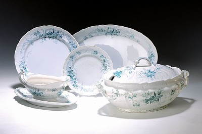 Speiseservice, Villeroy & Boch, um 1900-1905, Dekor Fausta, grüner Kupferdruckdekor von Blättern und Ranken, Suppenterrine, eine Deckelschüssel, ...