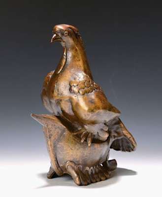 Gernot Rumpf, geb. 1941 Kaiserslautern, Taube auf Boot, Bronze von 1985, sign. und dat. Gießerstempel Strehle, H. ca. 26.5cm