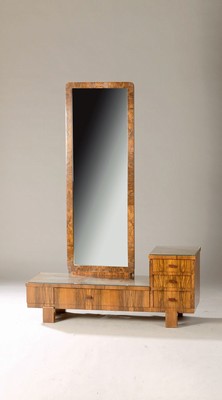 Frisierkommode, Art-Deco, 30er Jahre, Nussbaumfurnier, facett. Spiegelglas, 4 Schubladen, Glasplatte, ca. 168 x 120 x 39 cm, EZ 2-3