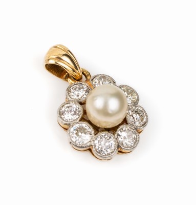 14 kt Gold Perl-Diamant-Anhänger, um 1890, GG 585/000, mittig kl. Orientperle, D. ca. 5.3mm, umgeben von 8 Altschliffdiamanten zus. ca.0.80 ct ...