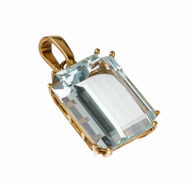 14 kt Gold Aquamarin-Anhänger, GG 585/000, Aquamarin im Treppenschliff ca. 6.50 ct, ca. 2.7 x 1.3 cm, ca. 5.0 g