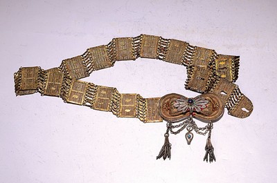 Filigraner Hochzeitsgürtel, orientalisch, Bagdad, 60/70er Jahre, mit Glaseinbesatz, reiche Filigranarbeit, vergoldet, ca. 280 g, L.ca. 94 cm