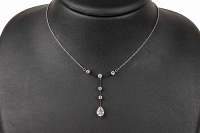 14 kt Gold Diamant-Collier, um 1890, GG 585/000, Mittelteil schauseitig Silber, 1 facett. Diamanttropfen ca. 0.60 ct l.get.Weiß/si, 5 ...