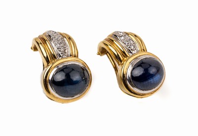 Paar 14 kt Gold Saphir Brillant Ohrstecker, GG/WG 585/000, ovale Saphircabochons zus. ca. 8.00 ct, 12 Brillanten zus. ca. 0.12 ct Weiß/ si, mit ...