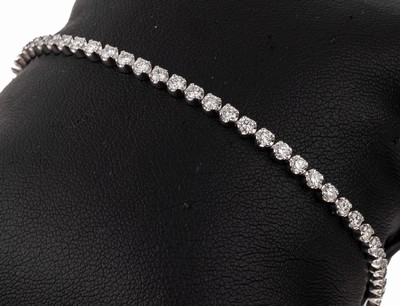 14 kt Gold Brillant-Linienarmband, WG 585/000, 58 Brillanten zus. ca. 2.94 ct feinesWeiß-Weiß/vs-si, L. ca. 18 cm, Kastenschloss mit 2 ...