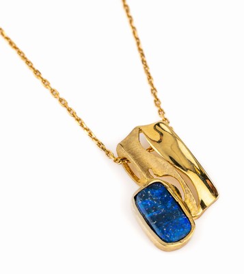 14 kt Gold Opal Anhänger, GG 585/000, Opal ca. 2.50 ct, Farbspiel in Blau, L. ca. 36 cm, Federringschließe, ca. 4.2 g