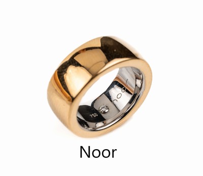 18 kt Gold NOOR Ring, GG/WG 750/000, schlichtes Design, Ringschiene innen WG, RW 56, ca. 15.1 g, sign.