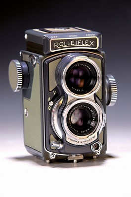 Rolleiflex 4x4 "Grey Baby", Bj. 1957, No. 2012060, mit origiginal Bereitschaftstasche (berieben und Scharnier beschädigt), ...