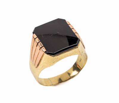 14 kt Gold Onyx-Ring, GG/RG 585/000, Ringschultern in RG gerieft, freie Onyx-Plattel. Kratzer, RW 64, ca. 7.4 g