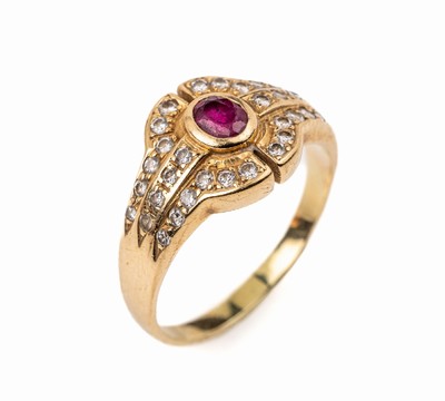 14 kt Gold Brillant-Rubin-Ring, GG 585/000,geometrisch, 32 Brillanten zus. ca. 0.32 ct Weiß/si, ovalfacett. Rubin ca. 0.20 ct, RW 55,ca. 3.3 g, 1 ...