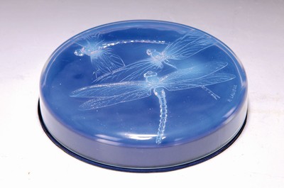 Deckeldose, Lalique, "Georgette", Entwurf 1922, Ausformung von 1947, auch bekannt unter "Trois libellules", Formglas ...