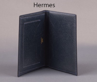 HERMES Brieftasche, dunkelblaues Leder, 1 Scheinfach, Kartenfächer und Seitenfächer, ca.10.5 x 15 cm, min. Gebr.-Spuren