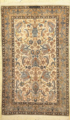 Esfahan fein, signiert, Persien, ca. 50 Jahre, Korkwolle mit und auf Seide, ca. 183 x 112 cm, ca. 1,0 Mio. Kn/qm, Reinigungsbedürftig, EHZ: 1-2