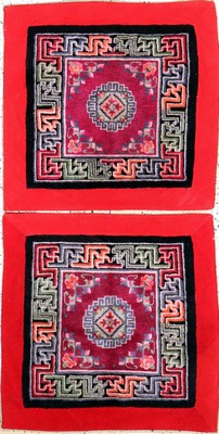 Konvolut 2 Sitzbankteppiche, China, um 1940/50, Wolle auf Baumwolle, ca. 82 x 80 cm, EHZ: 2