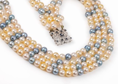 Zuchtperl-Collier mit 18 kt Gold Saphir -Diamant-Schmuckschließe, WG 750/000, 4- rhg. Akoyazuchtperlen in versch. Farben, D. ca. 7.5-8 mm, L. ca. ...