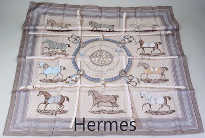 HERMES Carree , "Couvertures et tenues de Jour pour l´écurie, l´attente et la presentation", Made in France, 100 % Seide, Grund beigef., ...